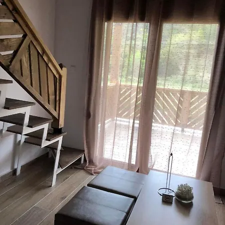 Mad's * Néa Péramos