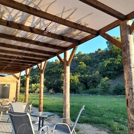 Mad's * Néa Péramos