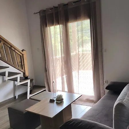 Mad's * Néa Péramos