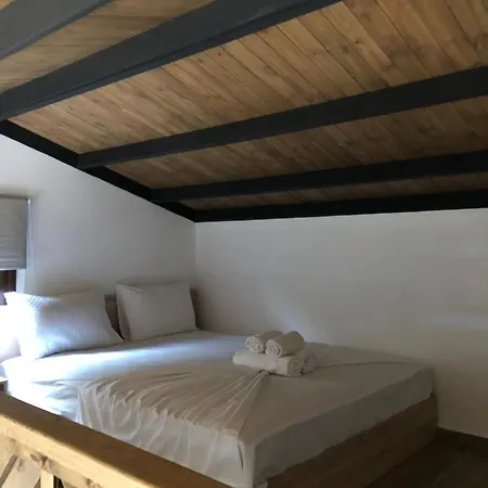 Mad's * Néa Péramos